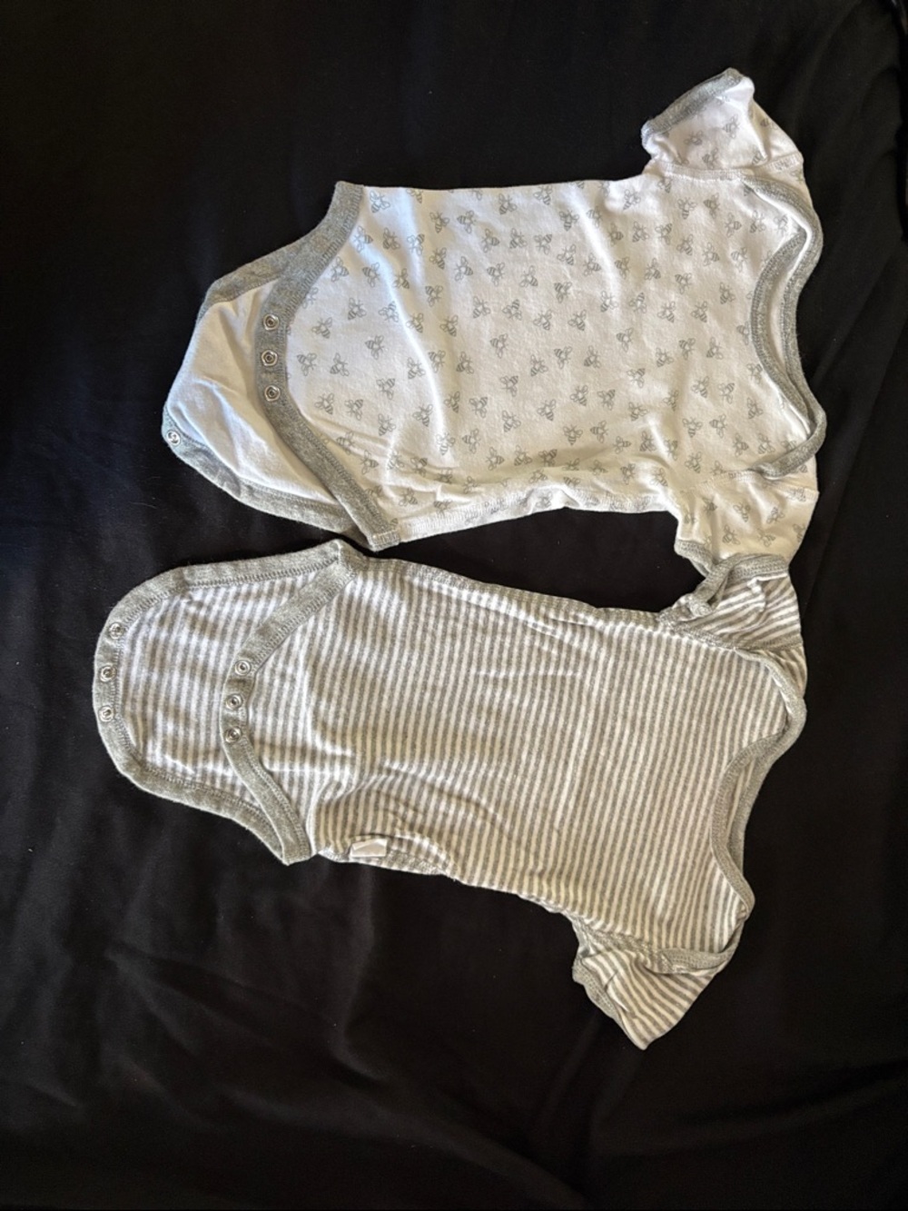 Burt's Bees Baby Short-Sleeve Bodysuit Set in Gray and White